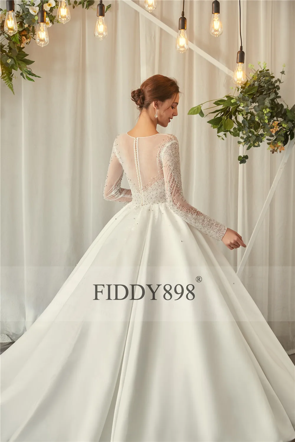 2020 Vintage Wedding Dresses Long Sleeve Scoop Satin Ball Gown Wedding Gown Luxury Crystal Bridal Gown Robe de  Mariage