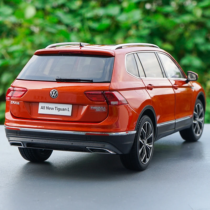 Модель автомобиля из сплава TIGUAN L 2017 1:18 оригинал литый металлический автомобиль