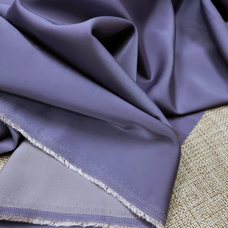 Пурпурно-серая искусственная шелковая ацетатная атласная ткань для шитья