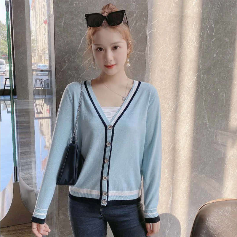 

Женский трикотажный кардиган с длинным рукавом и V-образным вырезом