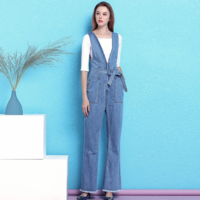Комбинезон женский джинсовый в скандинавском стиле с V-образным вырезом и поясом