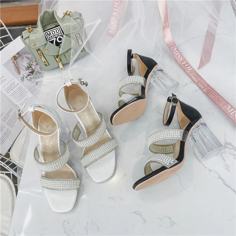 Белый с украшениями в виде кристаллов Пикантные женские босоножки на ремешке