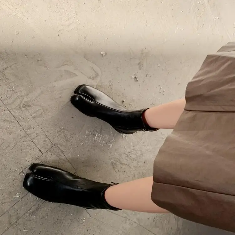 Botines mujer/ г.; короткие женские ботильоны на низком каблуке; черные непромокаемые сапоги из лакированной кожи с квадратным носком; роскошные ботинки tabi bottes