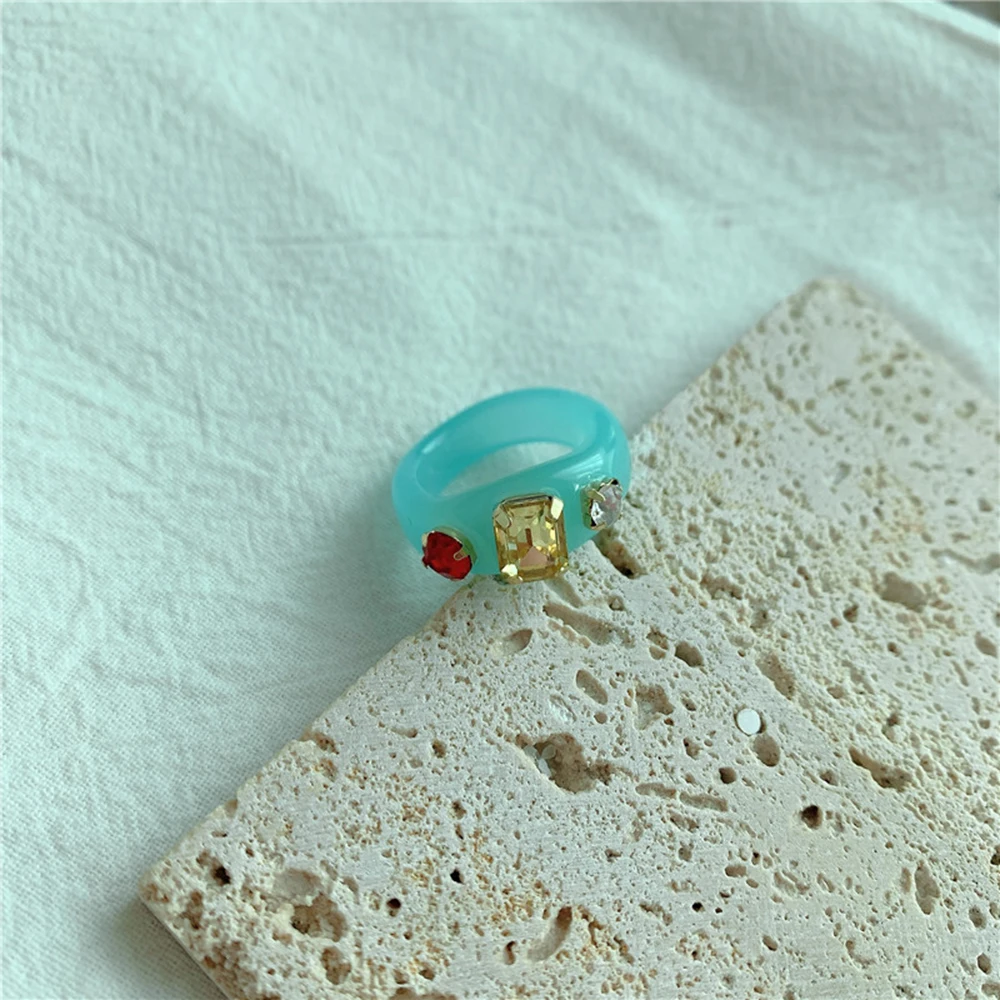 

2021 New Trendy Korean Transparent Resin Acrylic Crystal Irregular Geometry Simple Rings for Women Girls Jewelry