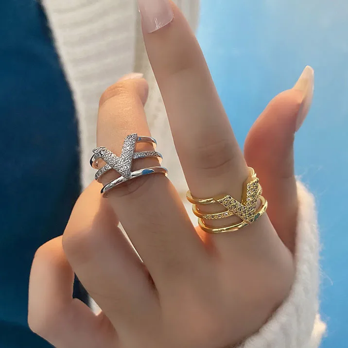 

Luxury Brand Design Big Multi Layer Zircon Beads Inlaid Victory V Letter Rings For Women Fashion Jewelry Gift