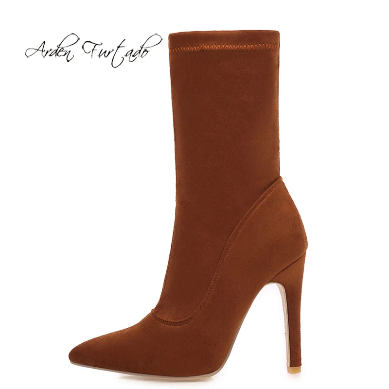 Модные женские зимние ботинки на шпильках с острым носком красные синие