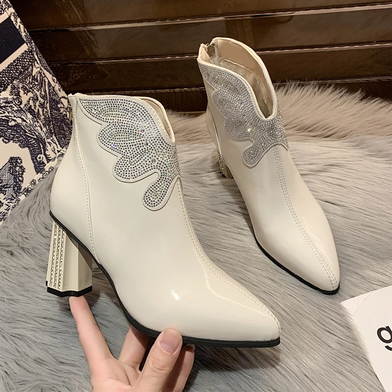 

2021 Брендовые женские ботинки, модная теплая зимняя обувь, женская обувь на массивном высоком каблуке, новый дизайн со стразами, остроносые б...