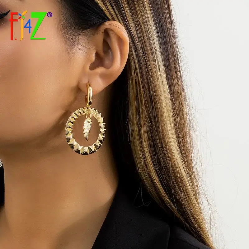 

F.J4Z 2022 Fashion Metal Punk Stylish Earrings Designed Round leaf pendant Dangle Earrings for women party kolczyki wiszące