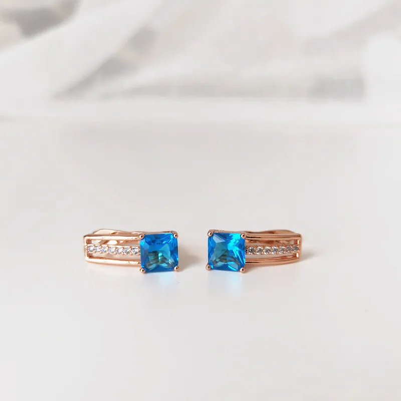 Серьги цвета розового золота 585 пробы с синим цирконом инкрустированные