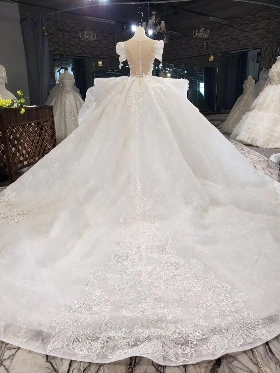 Luxury 2020 white lace ball gown wedding dress short sleeves 1.5 meters train illusion invisible zipper back