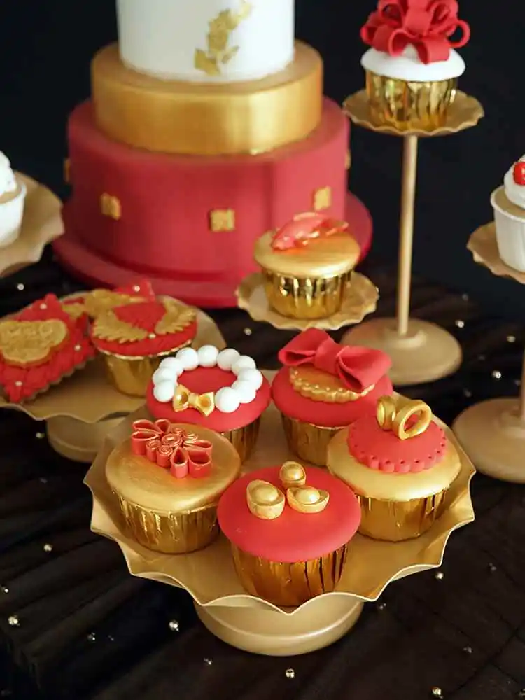 

Chinese style red cupcake cake model Simulation fondant biscuit Window display Food photography props