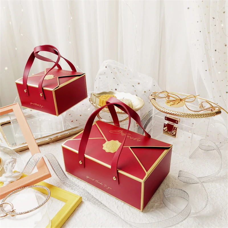 

SKTN 5pcs Bronzing Protable Paper Box Leather Portable Rope Chocolate Candy Packaging Birthday Party New Year Gift Decoration