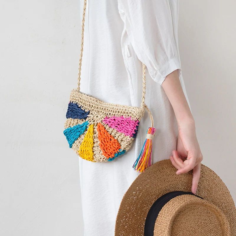 Летняя сумка Полукруглая разноцветная вязаная крючком соломенная тканый