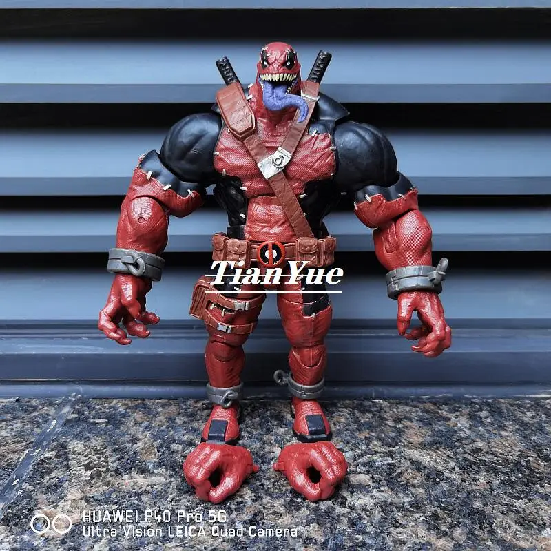 

Anime Venom Deadpool Combiner Articulated Model Boxed Figure 21cm