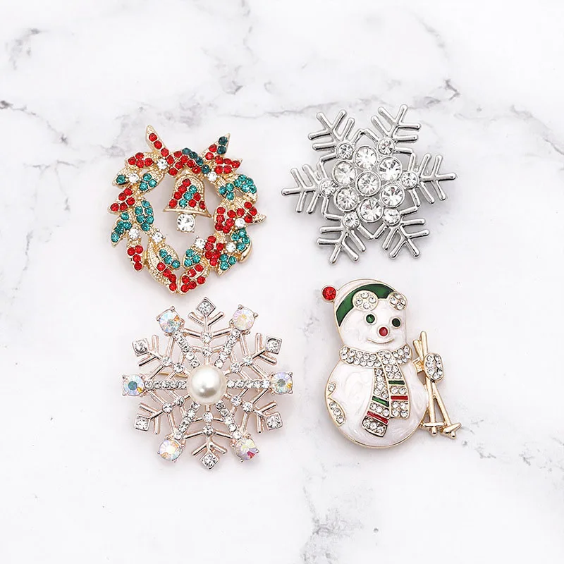 

Lovely Enamel Snowman Brooches Women Rhinestone Christmas New Year Brooch Pins Gifts Creativity Wreath Snowflake Brooch Fashion