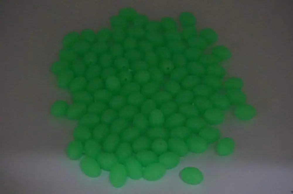 (Упаковка из 100 шт.) светящийся светится в темноте бисер притягивает рыбу приманки