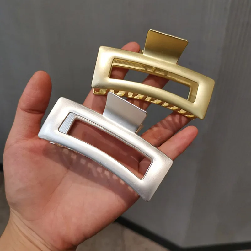 

2022 New Women Elegant Gold Silver Metal Hair Claw Hollow Geometric Hair Clips Vintage Hairpin Hairgrip Fashion Hair Accessories