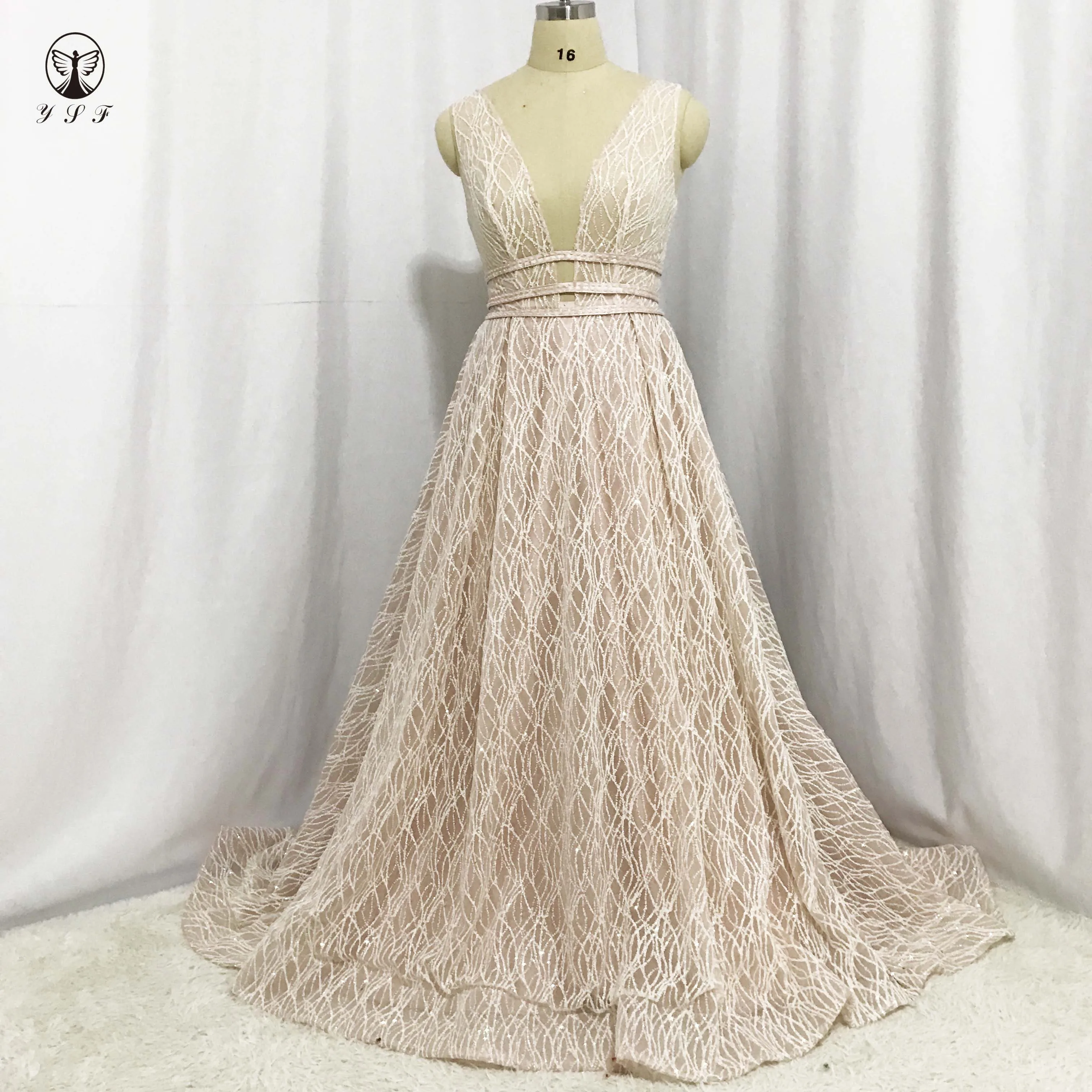 

Сексуальные платья с V-образным вырезом без рукавов из искусственной ткани трапециевидной формы со шлейфом для выпускного вечера