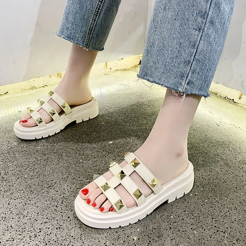 

Feminine Slipper Fashion Pop Rivet Slipper Muffin Comfortable Platform Medium Heel Open-toe Slipper for Leisure Outdoor Beach