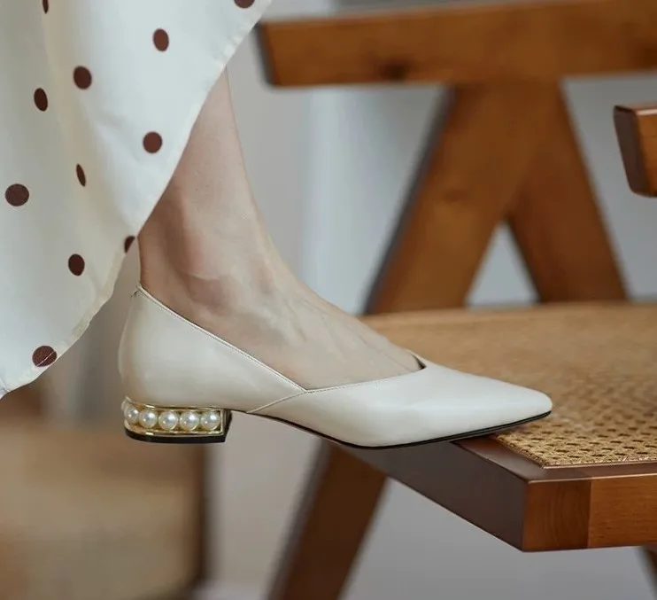 Single-shoe Women's Shallow-mouthed Pointed Shoes Flat Shoes Gentle Hundred Pearl Low-heeled Women's Shoes Autumn