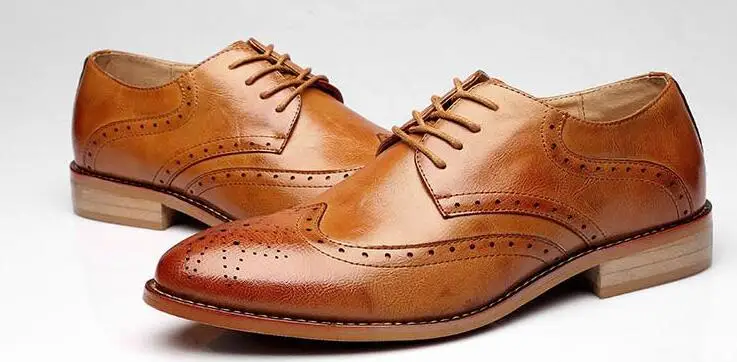 Brand Brogue Brown Red Black Men Business Dress Shoes Pointed Toe Men Wedding Shoes Leather Formal Shoes casual flats LE-23