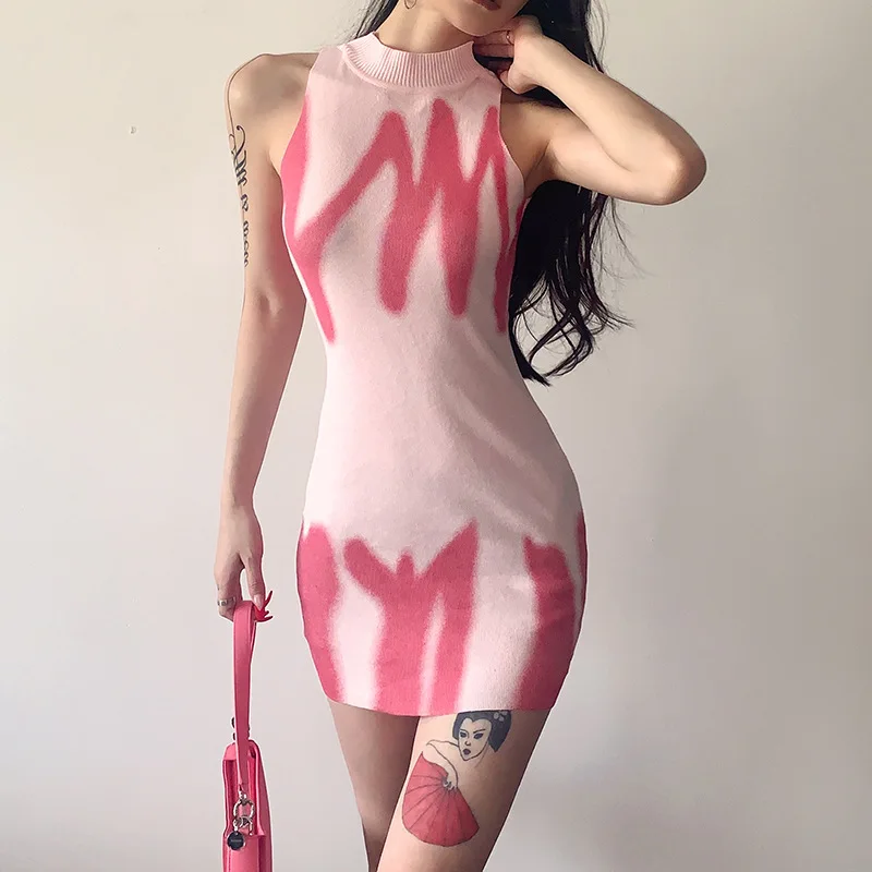 

Женское трикотажное платье, облегающее платье контрастных цветов с круглым вырезом и сумочкой на бедрах, лето 2022