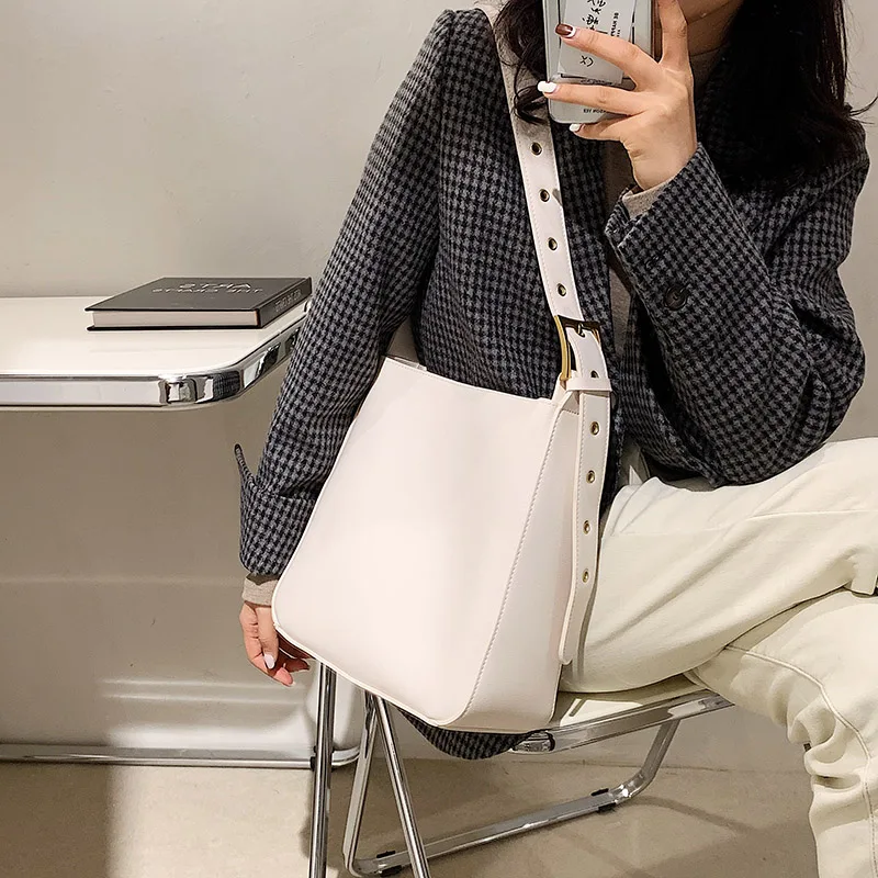 

High Quality Large Capacity Handbags Women Solid Messenger Bags for Girl Sac A Main Crossbody Shoulder Bag Female New Bucket Bag