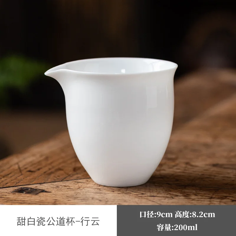 

Белый керамический кувшин для чая 200 мл