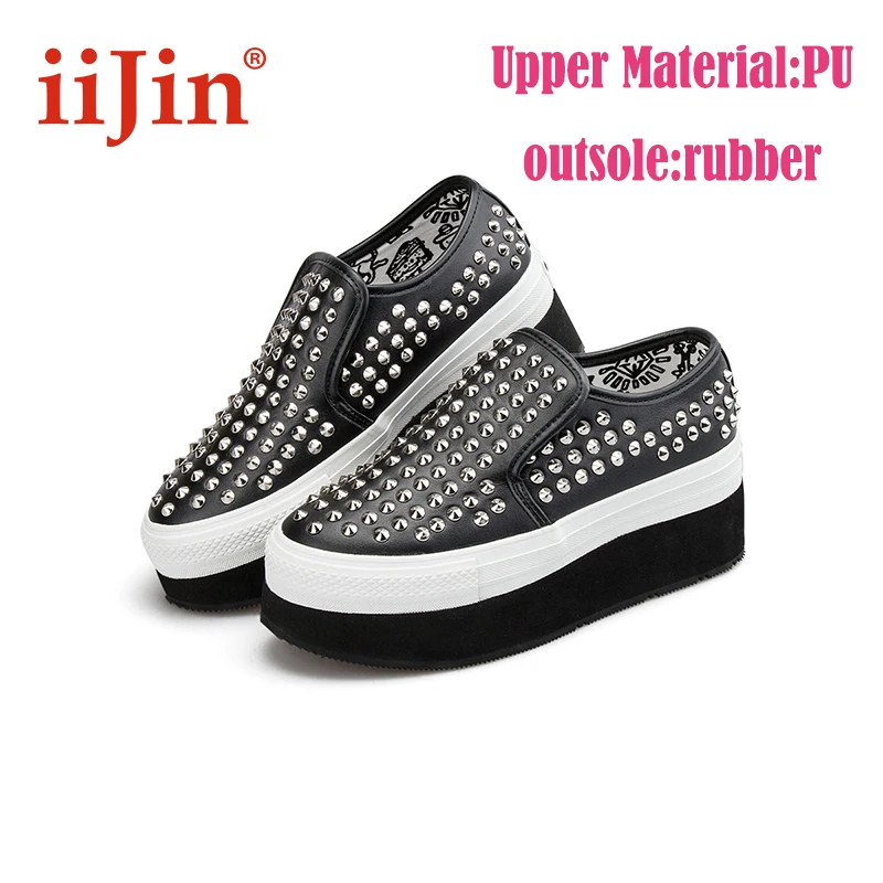 Женские туфли с заклепками украшение на толстой подошве без застежки