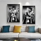 Сексуальная Девушка сидит в туалете холст художественные плакаты и принты Черный и белый холст настенные картины Ванная комната Cuadro фотографии