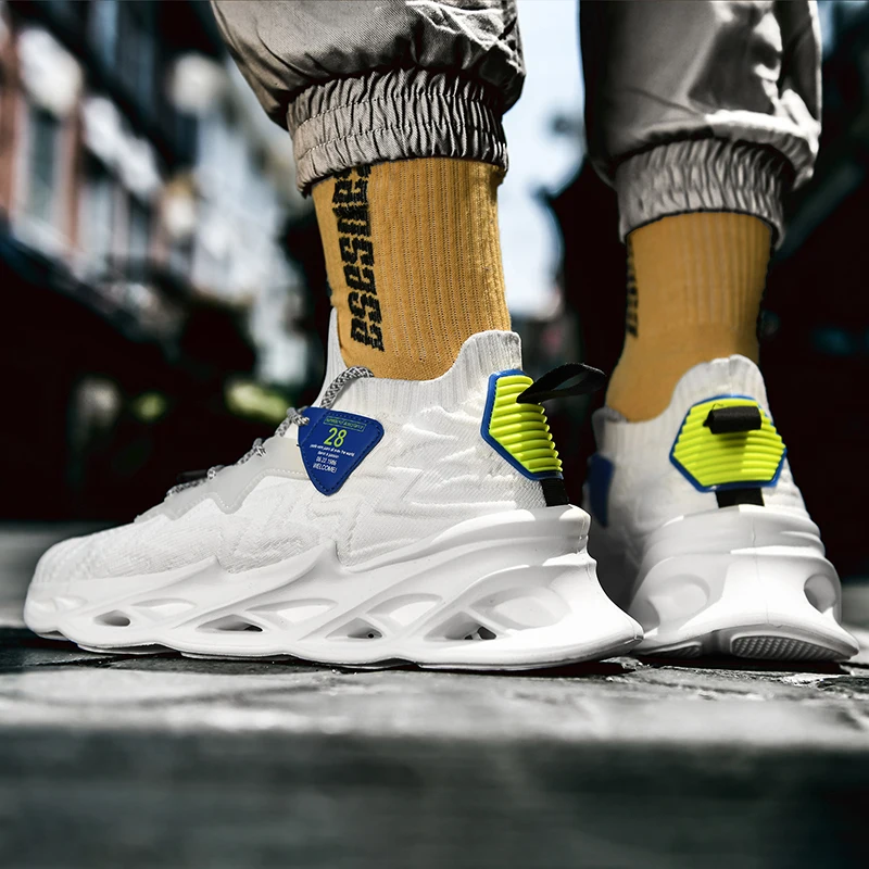 

Men's running shoes sneakers outdoor sports and leisure breathable mesh summer light large size flying woven student shoes