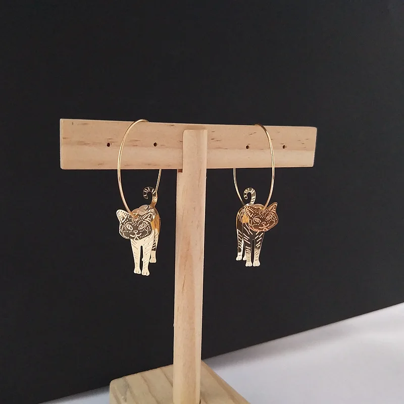 

Women Retro Trend Stereoscopic Cat Hoop Earrings Punk Round Animal Hanging Earrings Fashion Jewelry For Women