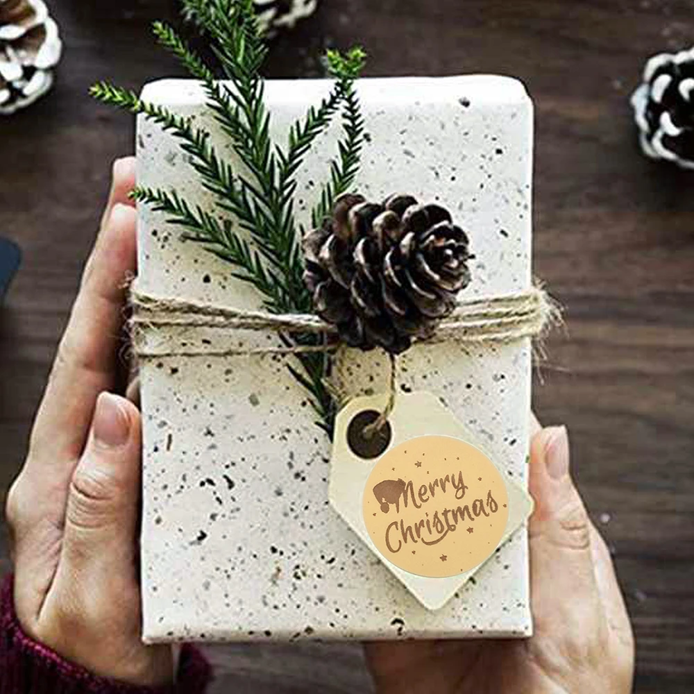 500 наклеек "С Рождеством" из золотой фольги, размером 2,5 см, для украшения подарочных пакетов на Рождество.