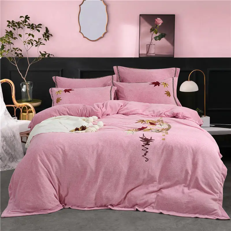 Комплект постельного белья из бархата с кристаллами и вышивкой пододеяльник