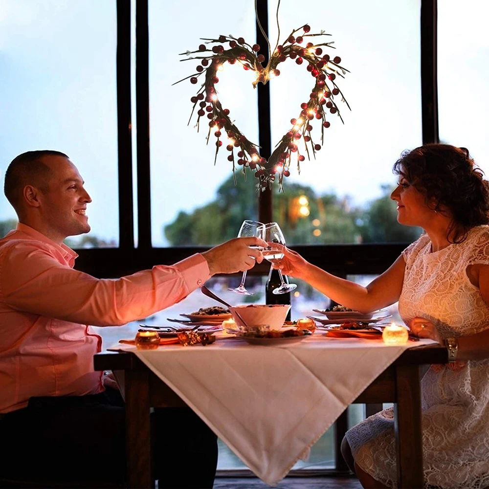 

Ко Дню Святого Валентина венок передней двери украшения красные ягоды в форме сердца венки с 20 светодиодный Батарея работает DRSA889