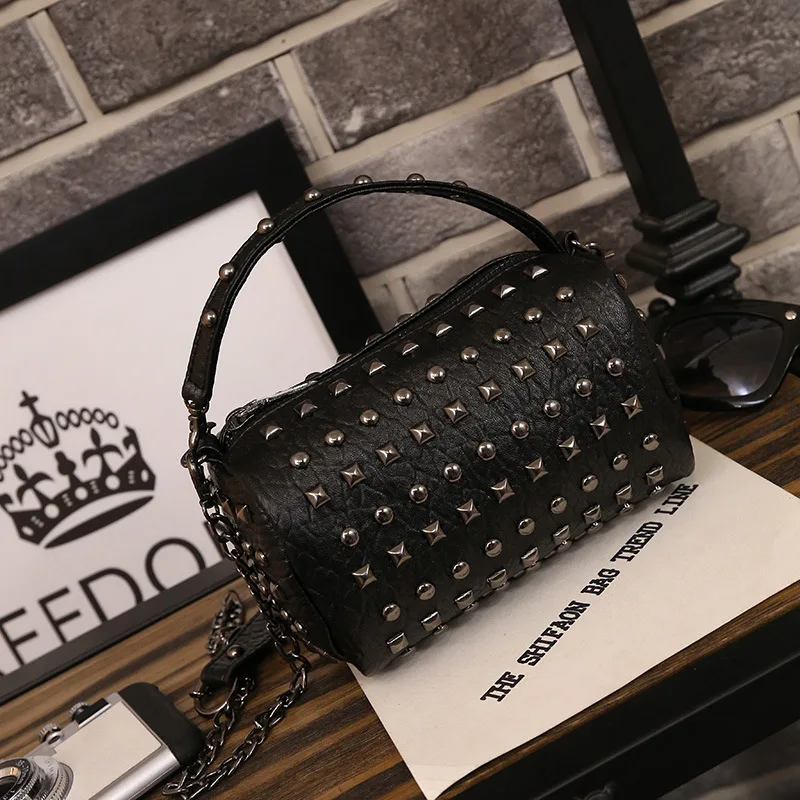 Кожаный кошелек с заклепками сумки на цепочке женская сумочка клапаном