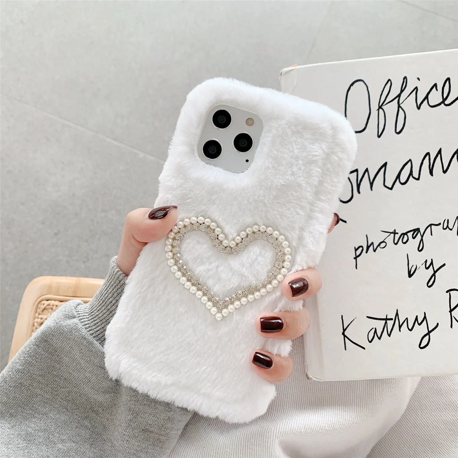 

Cartoon Kwaii Cute Winter Warm Plush Phone Case for Apple iPhone 11 12 Mini Pro X XR XS Max 6s 7 8 Plus Fuzzy Cover
