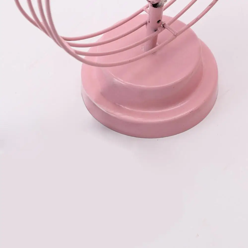 Креативные железные художественные минималистичные полые настольные лампы в