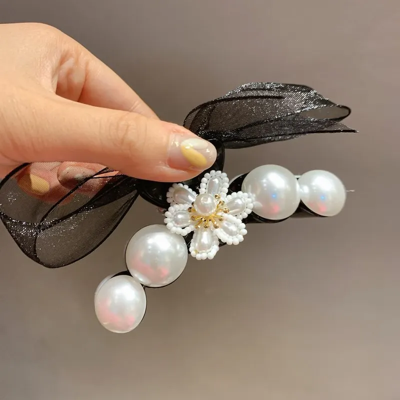 

New Acrylic Ladies Big Hair Clip Fashion Simulation Pearl Jaw Shark Elegant and Beautiful Lady Accessories