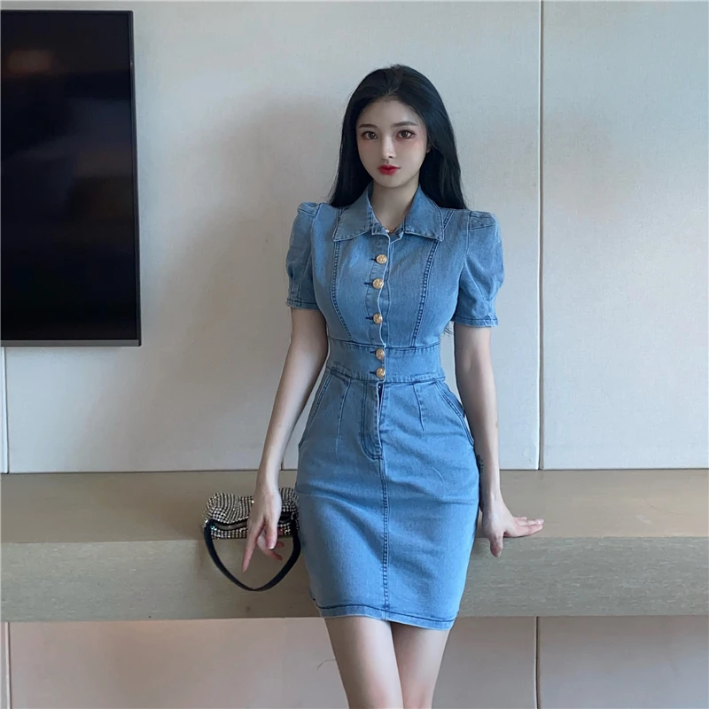 

Платье женское джинсовое с отложным воротником, приталенный однобортный сарафан с запахом и коротким рукавом-фонариком, повседневная одеж...