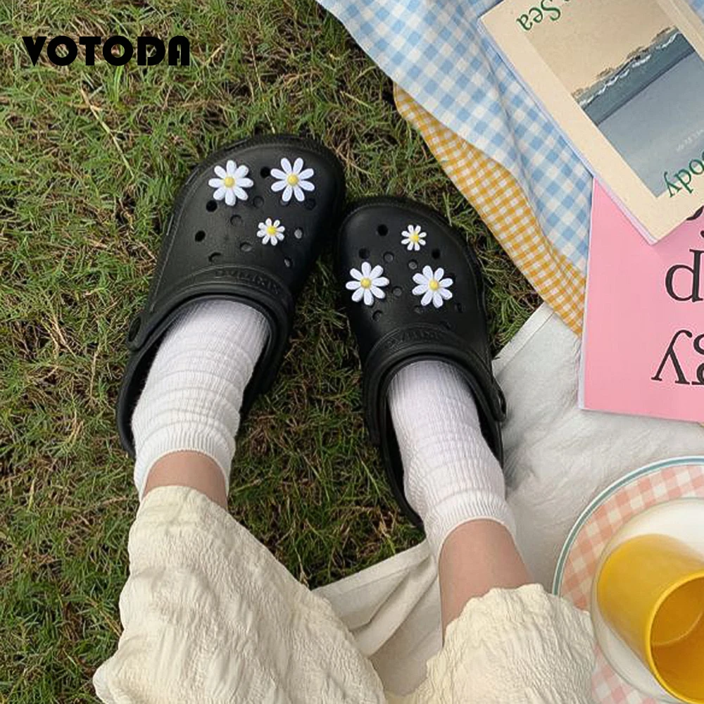 

Women Beach Slippers Girl Hole Sandals Outdoor Leisure Flat Clogs Woman Cute Garden Flip Flops Ladies DIY Croc Slides bathroom