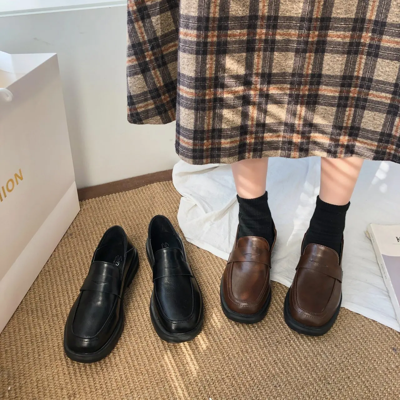 

Soft Womens Loafers Shoes Oxfords Casual Female Sneakers British Style Autumn Square Toe Slip-on Black Flats Shallow Mouth All-M
