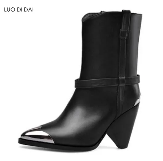 Осенние женские ботильоны ботинки с острым носком на шпильках кожаные принтом