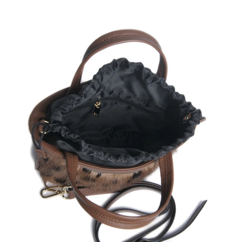 Женская сумка-тоут из натурального меха норки с леопардовым принтом