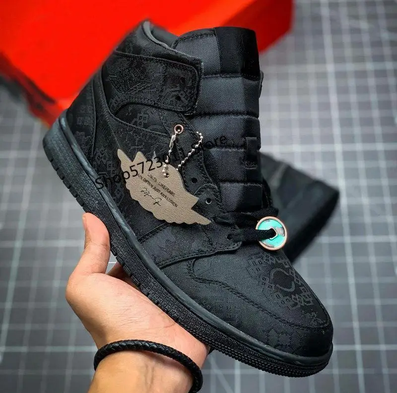 Новинка 2020 года: белая шелковая спортивная баскетбольная обувь CLOT x 1