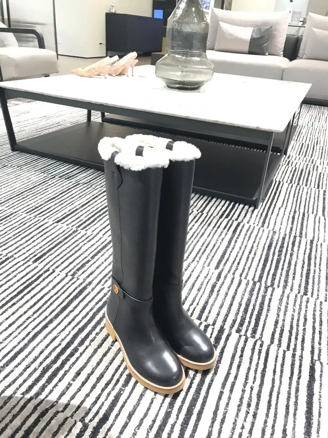 

Warm Fur Women Long Boots Fashion Lamb wool Winter Snow Boots Runway Round Toe Low Heels Women Knee Boots Genuine Leather Boots