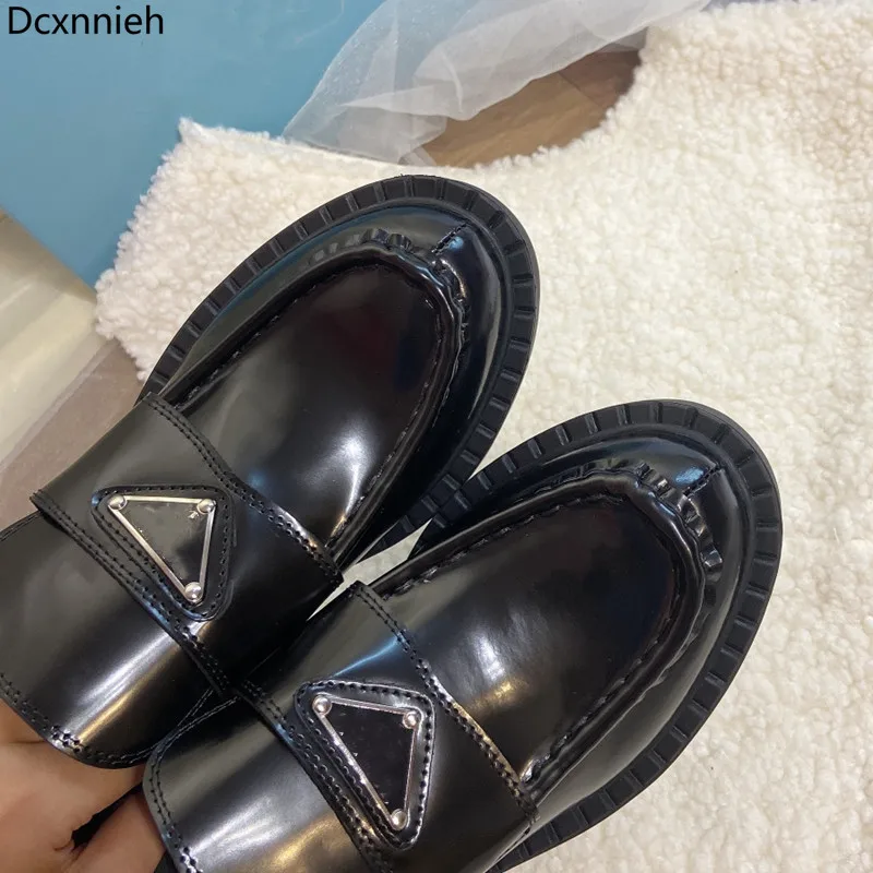 

New Metal Letter Decor Women Leather Shoes Round Toe British Style Shoe Thick Soles Shoes Pedal Loafers Brown Squared Heel Woman