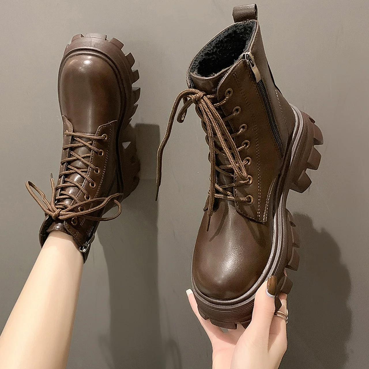 

Женские ботинки на толстой подошве со шнуровкой, новинка осень/зима 2021, кожаная женская повседневная обувь средней длины с круглым носком, ...