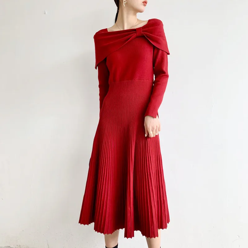 Женское трикотажное платье-свитер средней длины Красное/черное элегантное