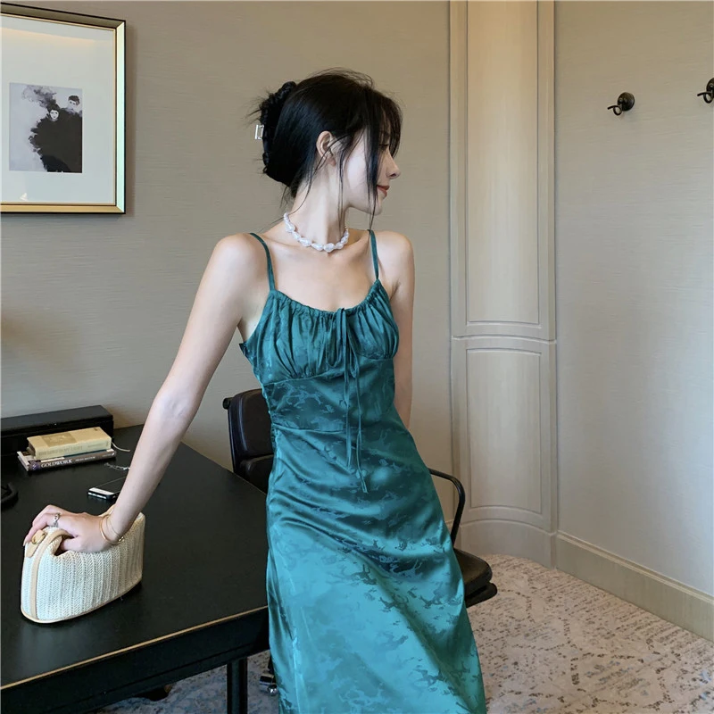

French retro female summer new dark pattern printing mid-length section waist slimming holiday sling dress 2021